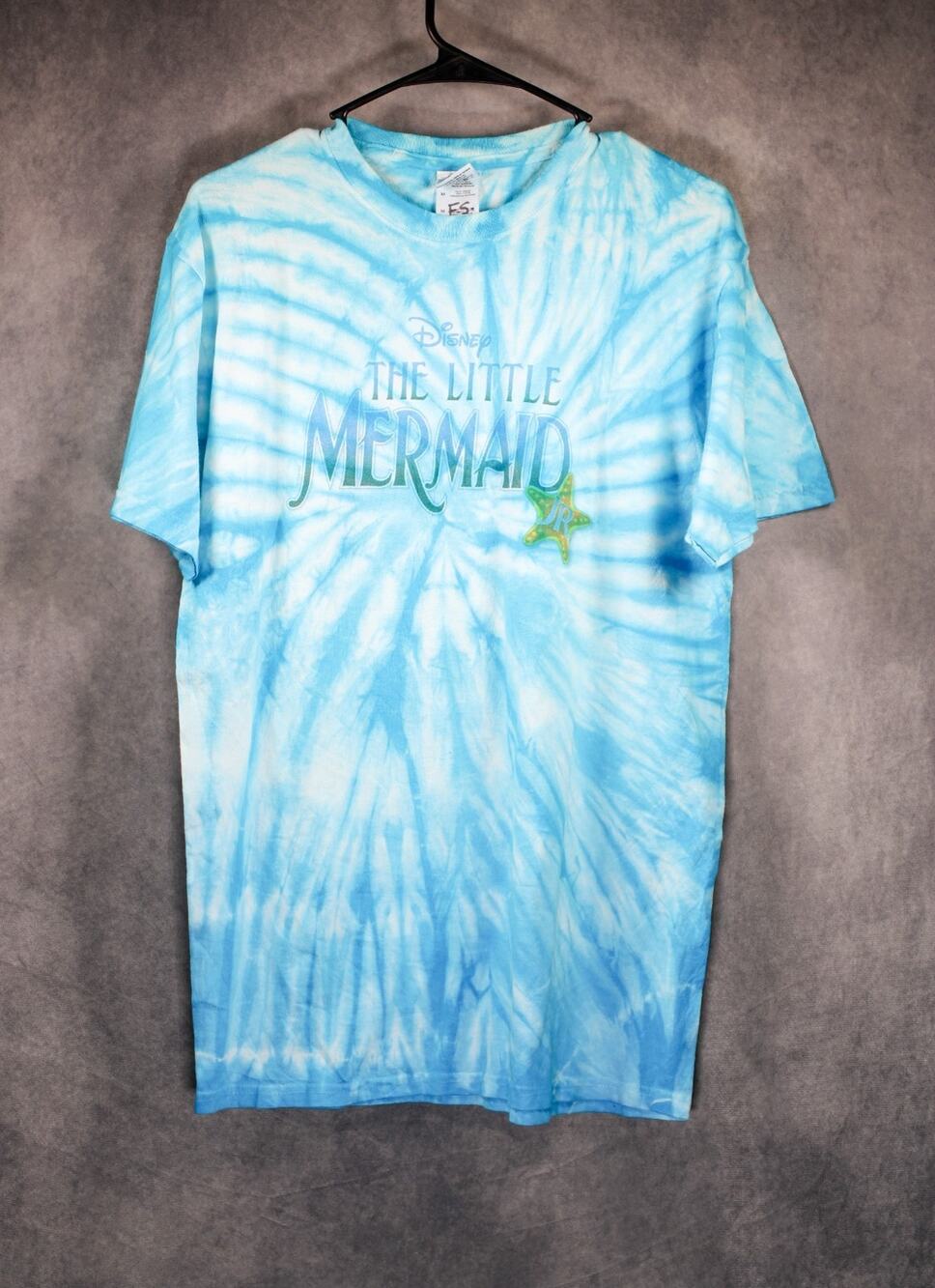 Disney The Little Mermaid Jr Cast & Crew Tie-Dye Blue T-Shirt Men's Medium